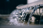 Agua que desborda las piscinas